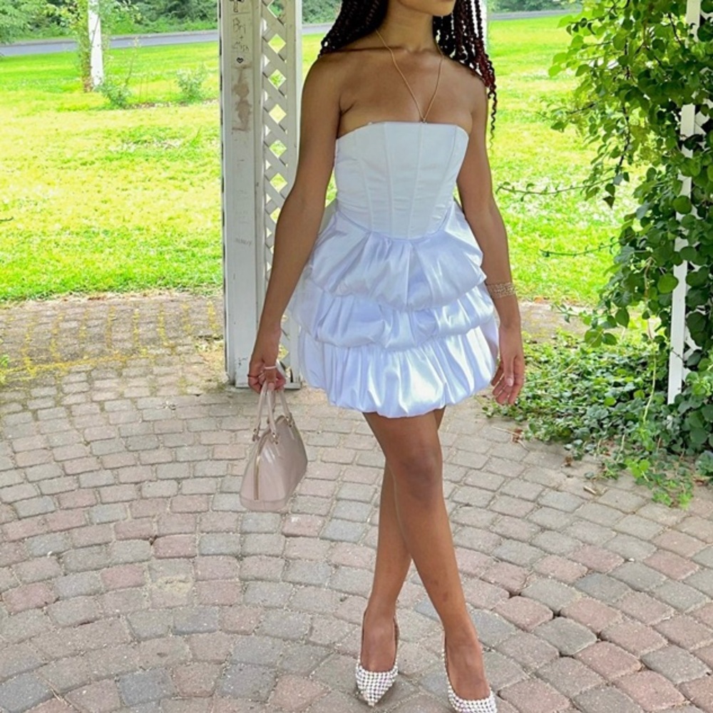 Elegant White Strapless Dress